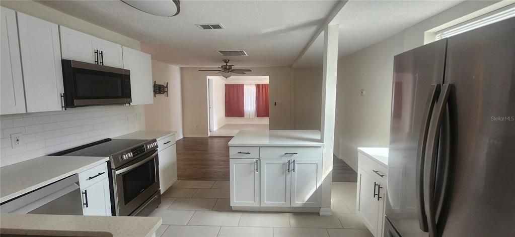 Под контрактом: $145,000 (2 спален, 1 ванн, 892 Квадратных фут)