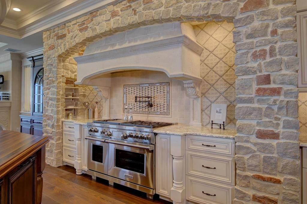 На продажу: $35,000,000 (10 спален, 11 ванн, 19578 Квадратных фут)