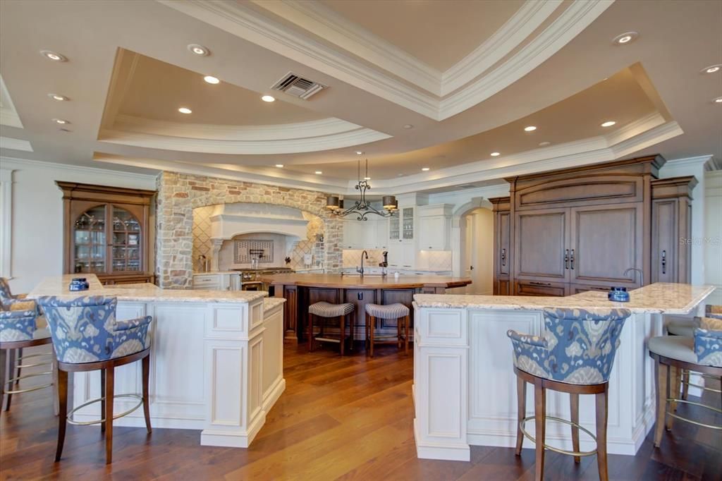 На продажу: $35,000,000 (10 спален, 11 ванн, 19578 Квадратных фут)