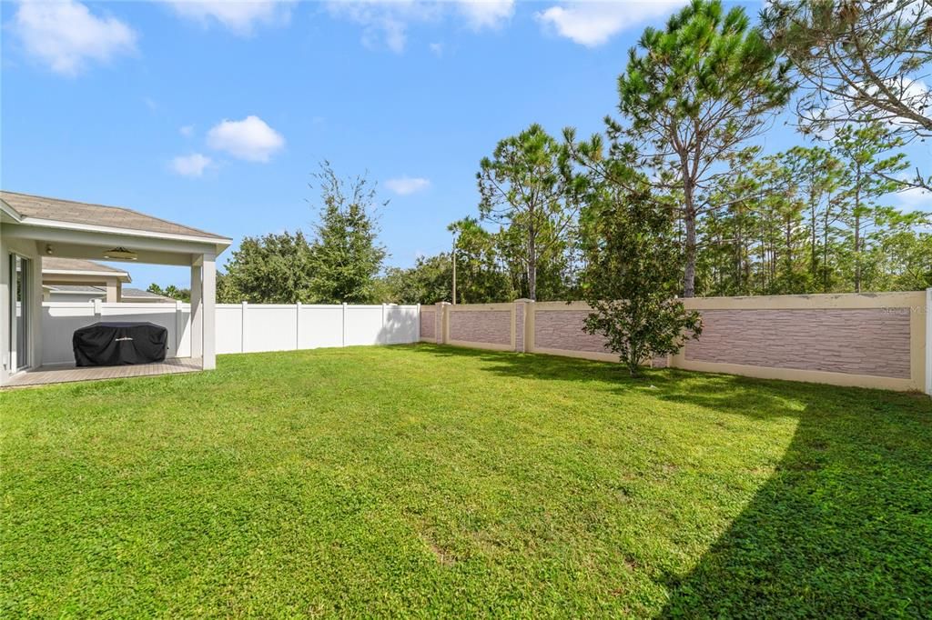 合同活跃: $365,000 (4 贝兹, 2 浴室, 1696 平方英尺)