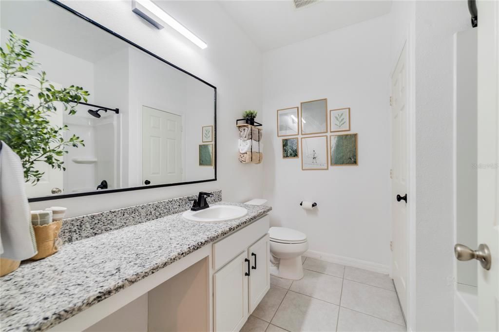 合同活跃: $365,000 (4 贝兹, 2 浴室, 1696 平方英尺)