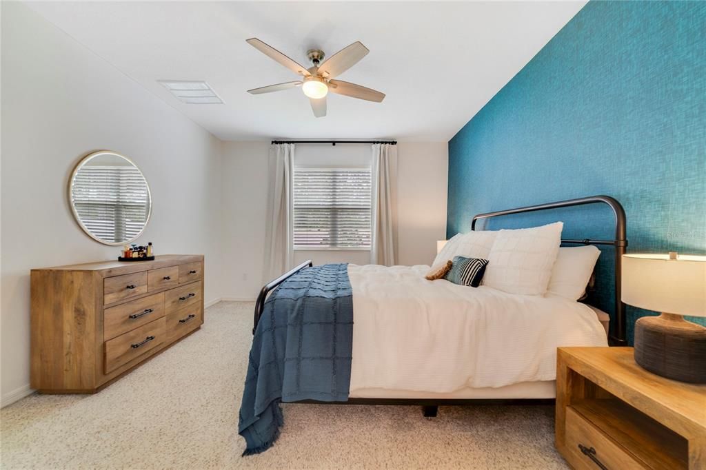 合同活跃: $365,000 (4 贝兹, 2 浴室, 1696 平方英尺)