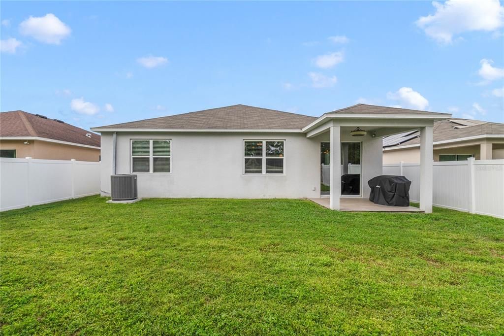 合同活跃: $365,000 (4 贝兹, 2 浴室, 1696 平方英尺)