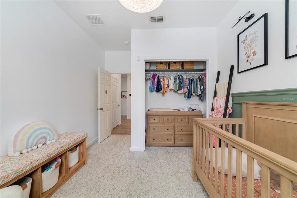 合同活跃: $365,000 (4 贝兹, 2 浴室, 1696 平方英尺)