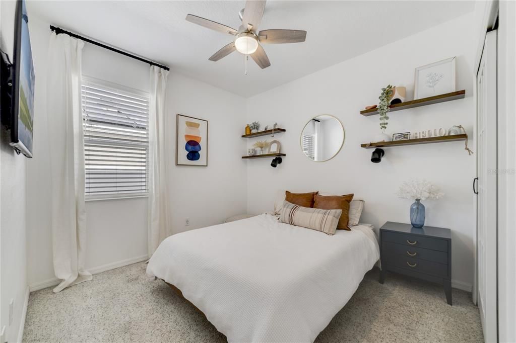 合同活跃: $365,000 (4 贝兹, 2 浴室, 1696 平方英尺)