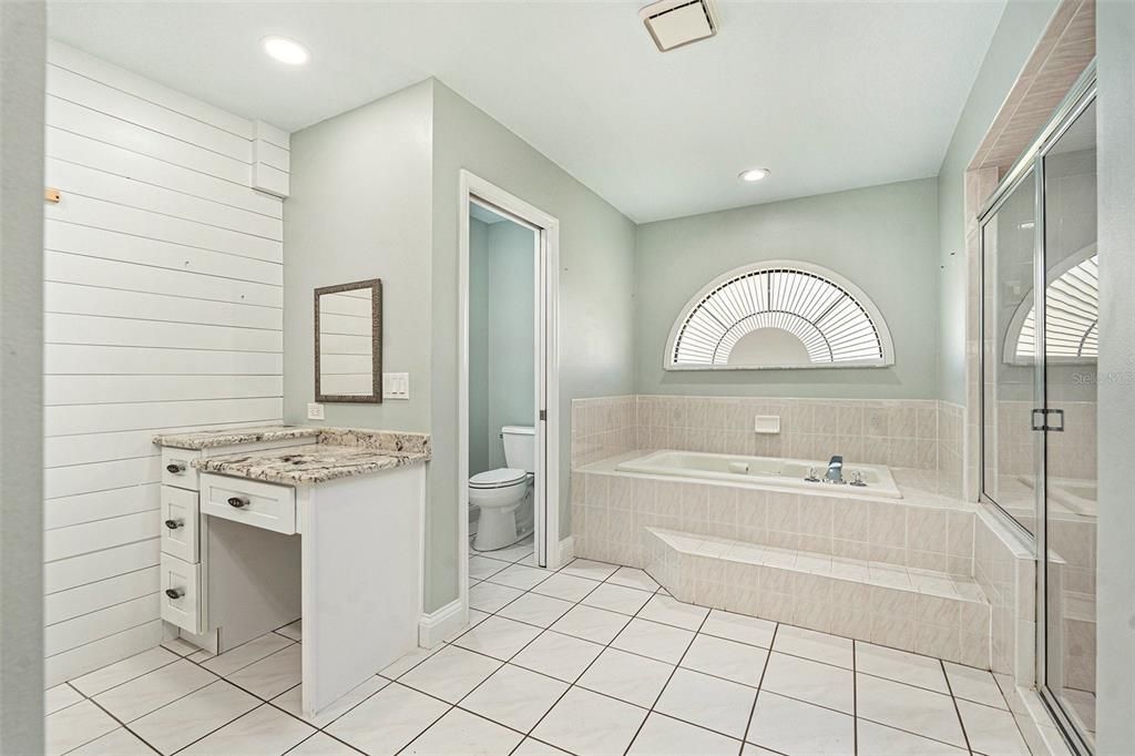 На продажу: $400,000 (4 спален, 2 ванн, 2543 Квадратных фут)