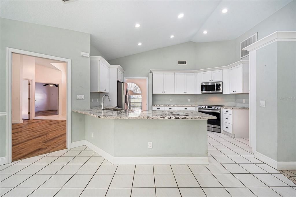 На продажу: $400,000 (4 спален, 2 ванн, 2543 Квадратных фут)