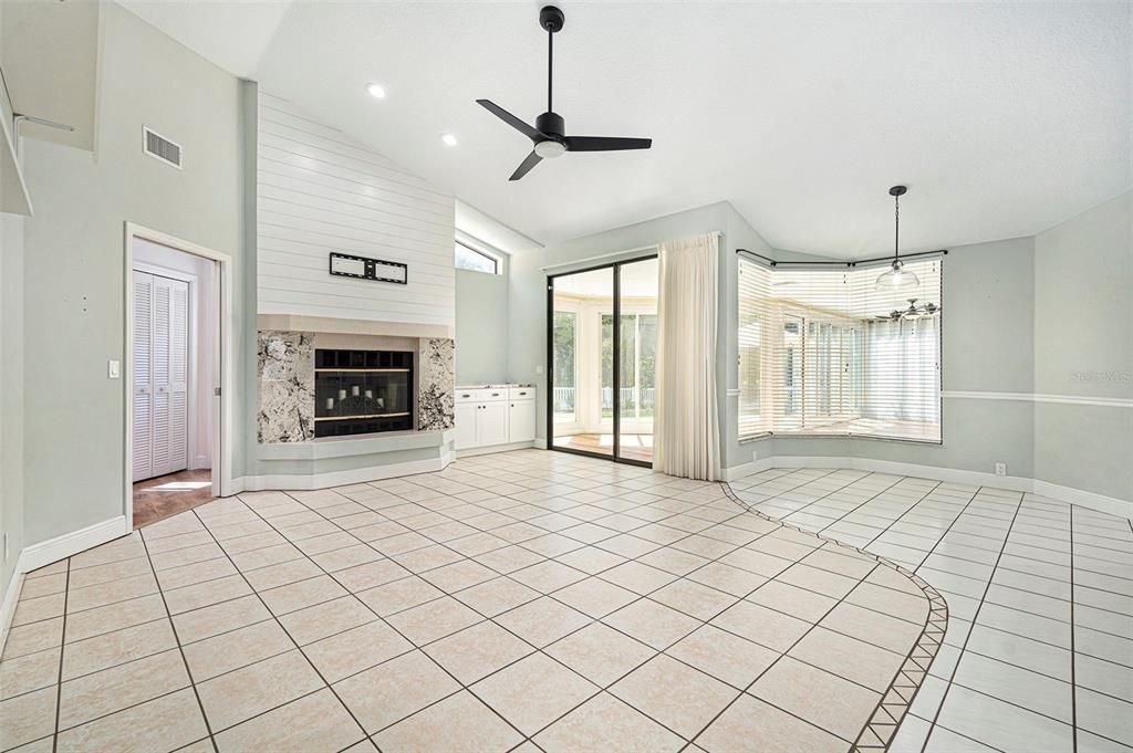 На продажу: $400,000 (4 спален, 2 ванн, 2543 Квадратных фут)