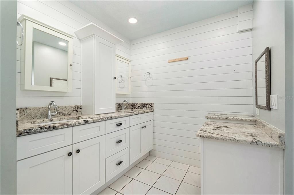 На продажу: $400,000 (4 спален, 2 ванн, 2543 Квадратных фут)