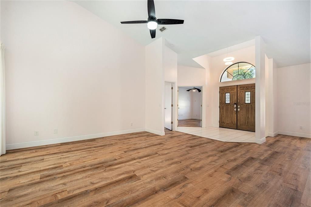 На продажу: $400,000 (4 спален, 2 ванн, 2543 Квадратных фут)