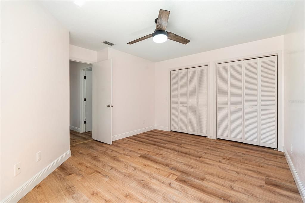 На продажу: $400,000 (4 спален, 2 ванн, 2543 Квадратных фут)