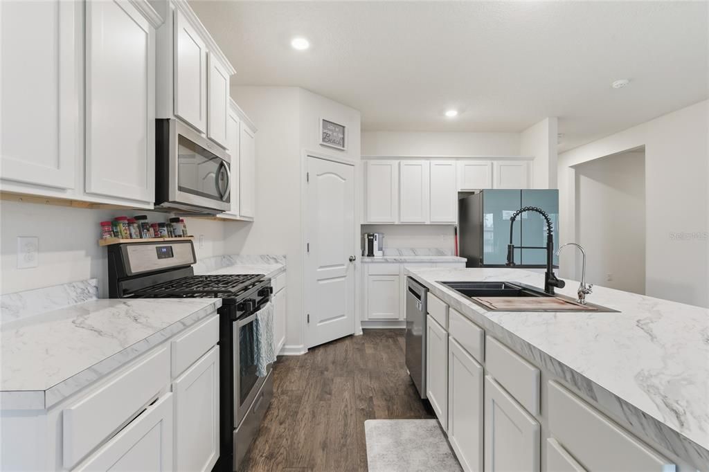 待售: $435,000 (4 贝兹, 2 浴室, 2491 平方英尺)