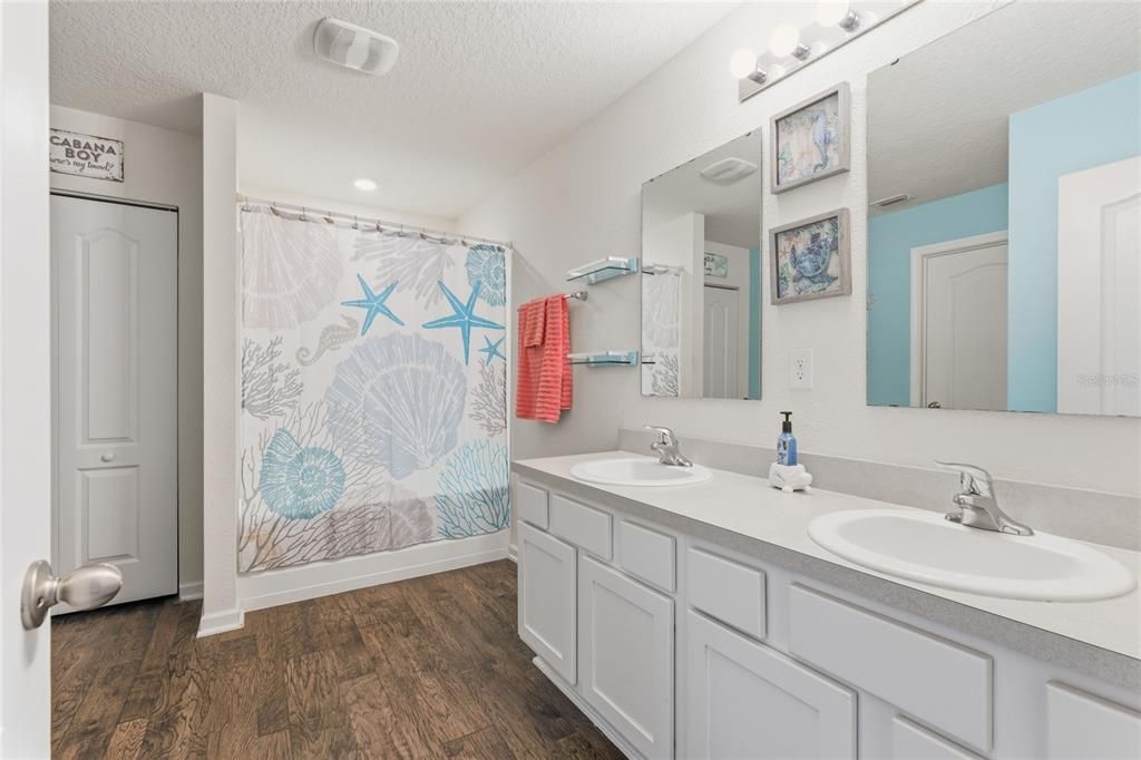 待售: $435,000 (4 贝兹, 2 浴室, 2491 平方英尺)