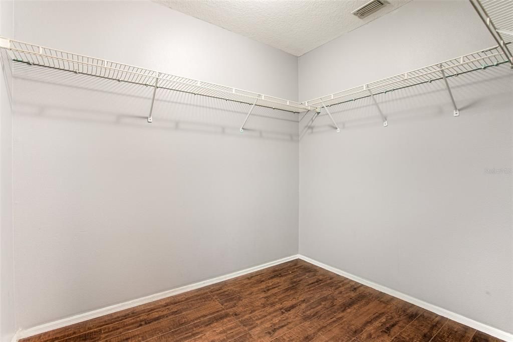 For Sale: $305,000 (4 beds, 2 baths, 1250 Square Feet)