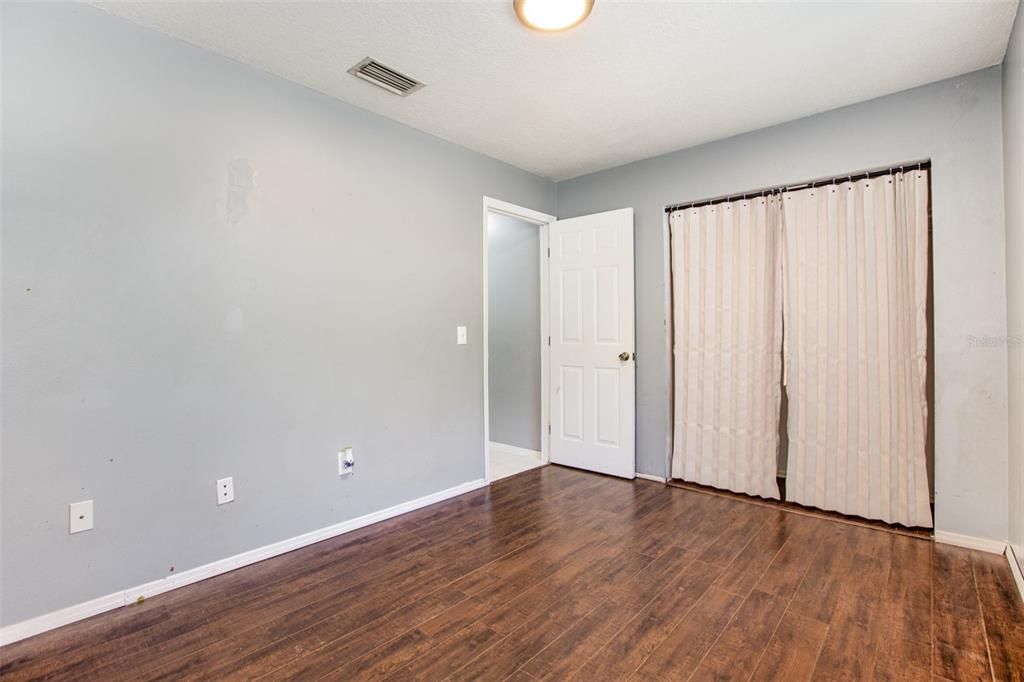 For Sale: $305,000 (4 beds, 2 baths, 1250 Square Feet)