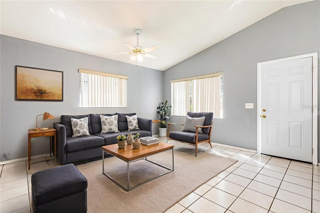 For Sale: $305,000 (4 beds, 2 baths, 1250 Square Feet)