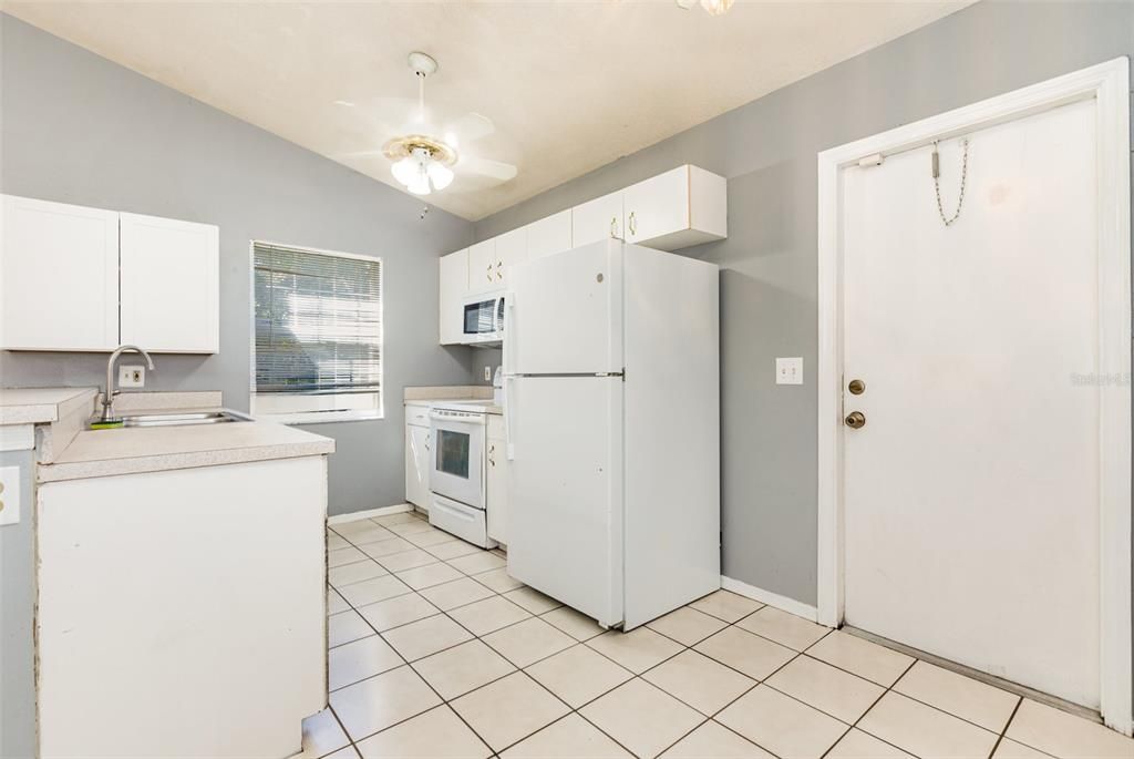 For Sale: $305,000 (4 beds, 2 baths, 1250 Square Feet)