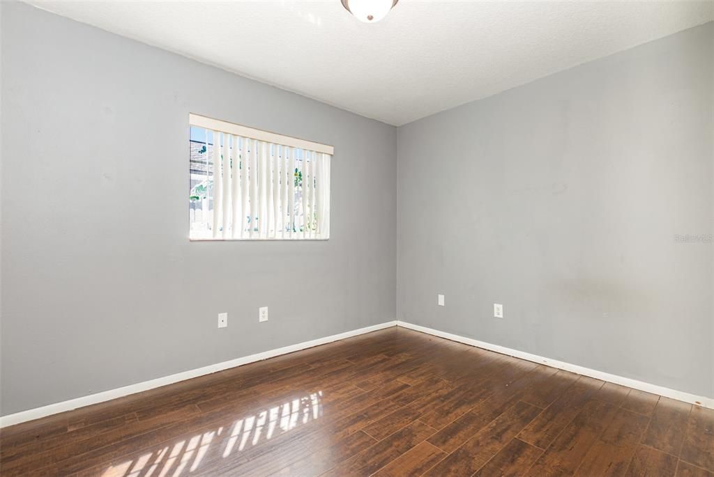 For Sale: $305,000 (4 beds, 2 baths, 1250 Square Feet)