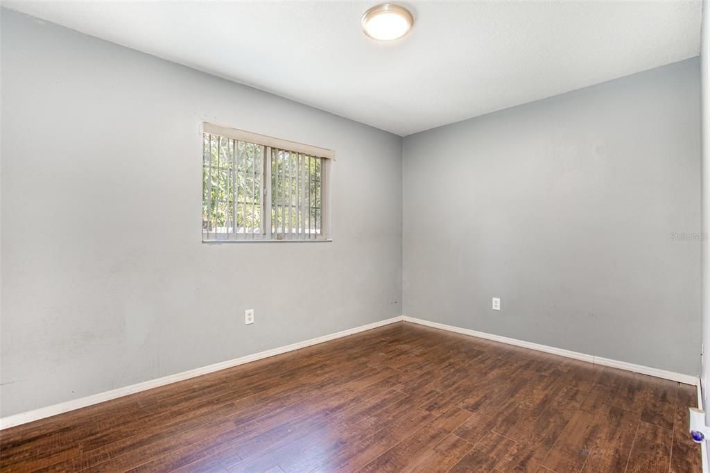 For Sale: $305,000 (4 beds, 2 baths, 1250 Square Feet)