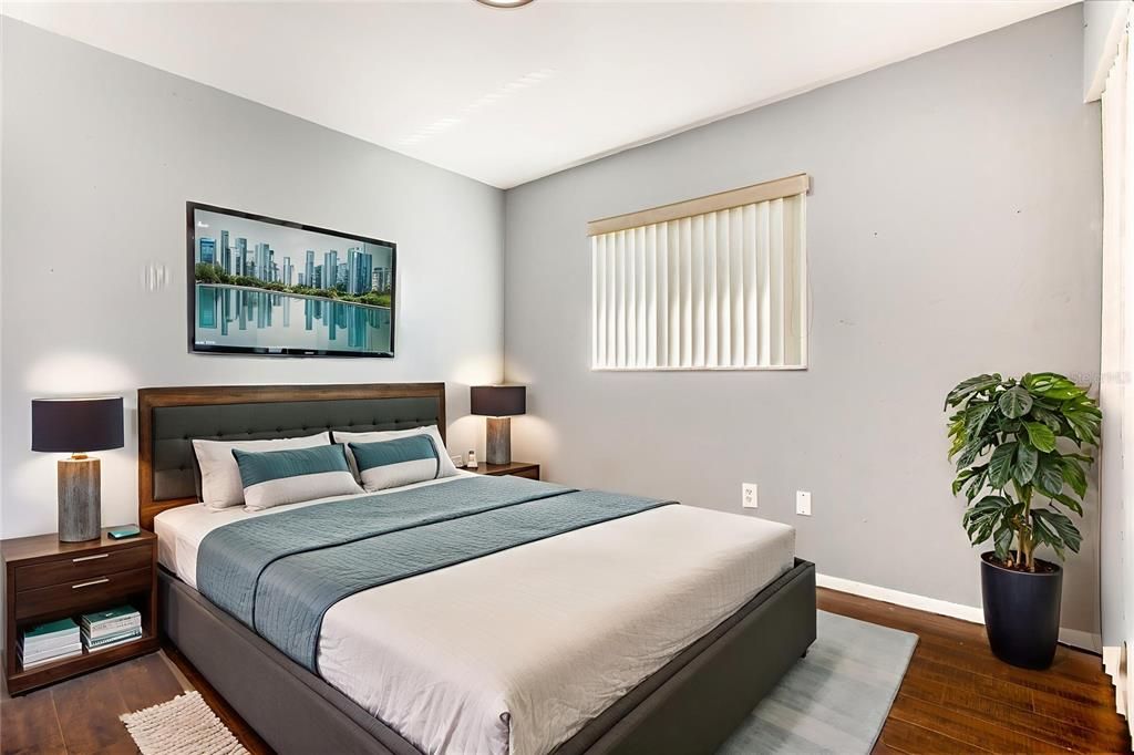 For Sale: $305,000 (4 beds, 2 baths, 1250 Square Feet)