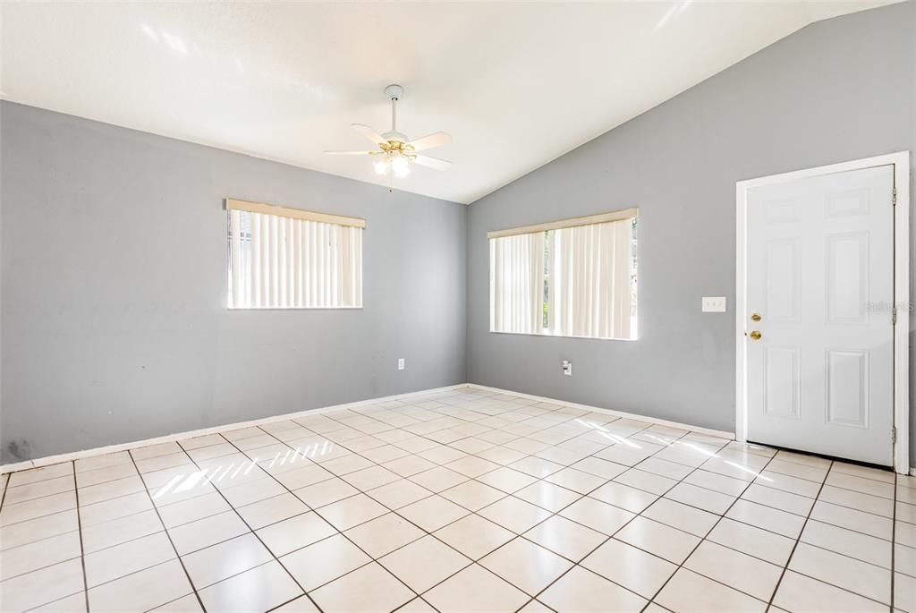 For Sale: $305,000 (4 beds, 2 baths, 1250 Square Feet)