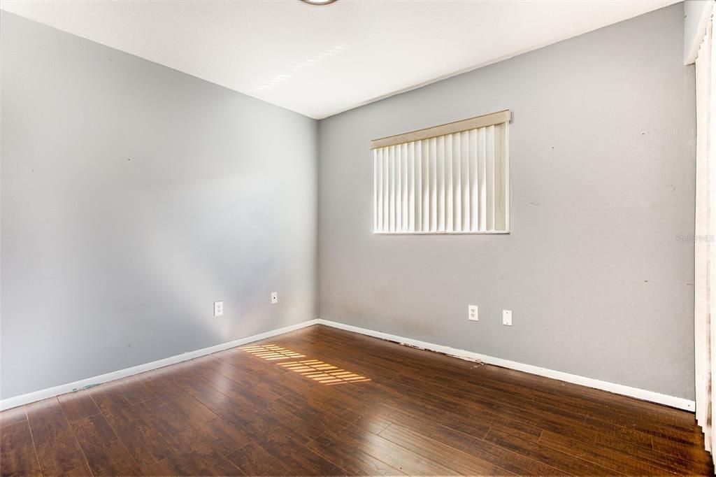 For Sale: $305,000 (4 beds, 2 baths, 1250 Square Feet)