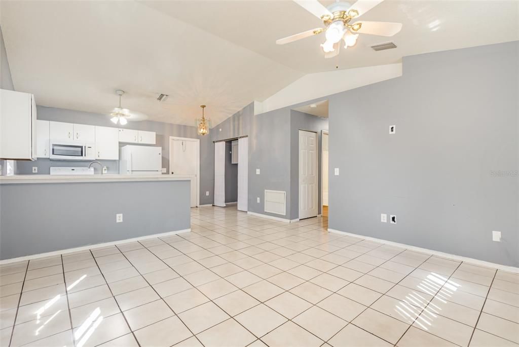 For Sale: $305,000 (4 beds, 2 baths, 1250 Square Feet)