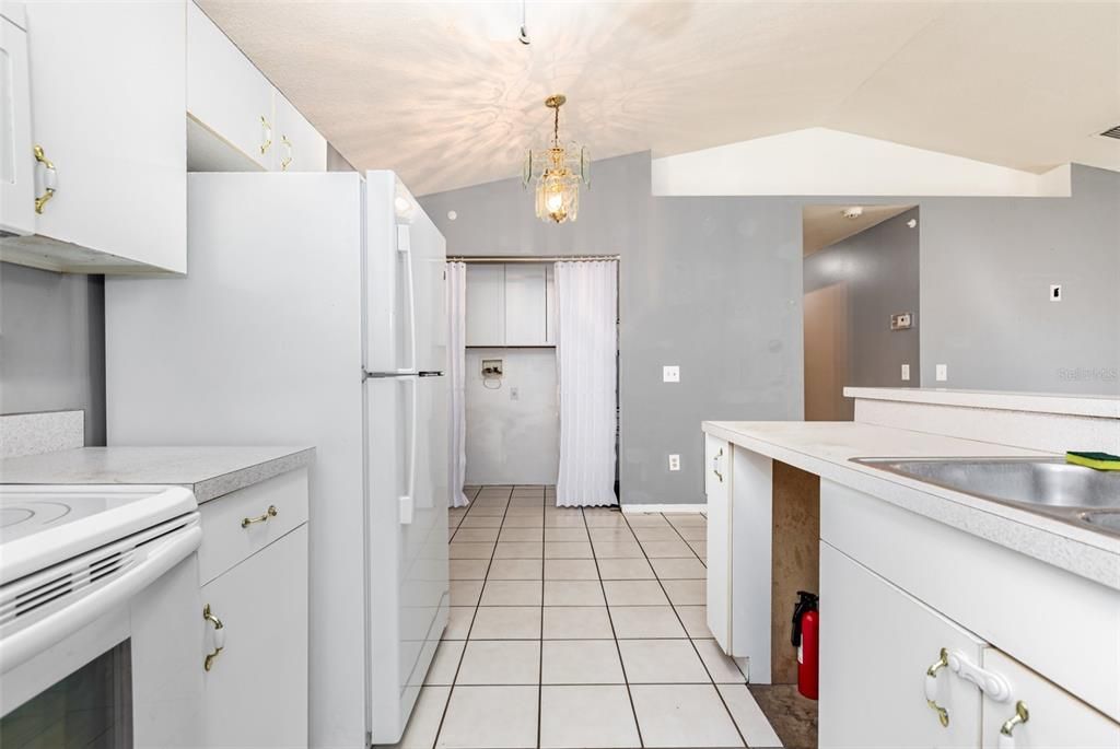 For Sale: $305,000 (4 beds, 2 baths, 1250 Square Feet)