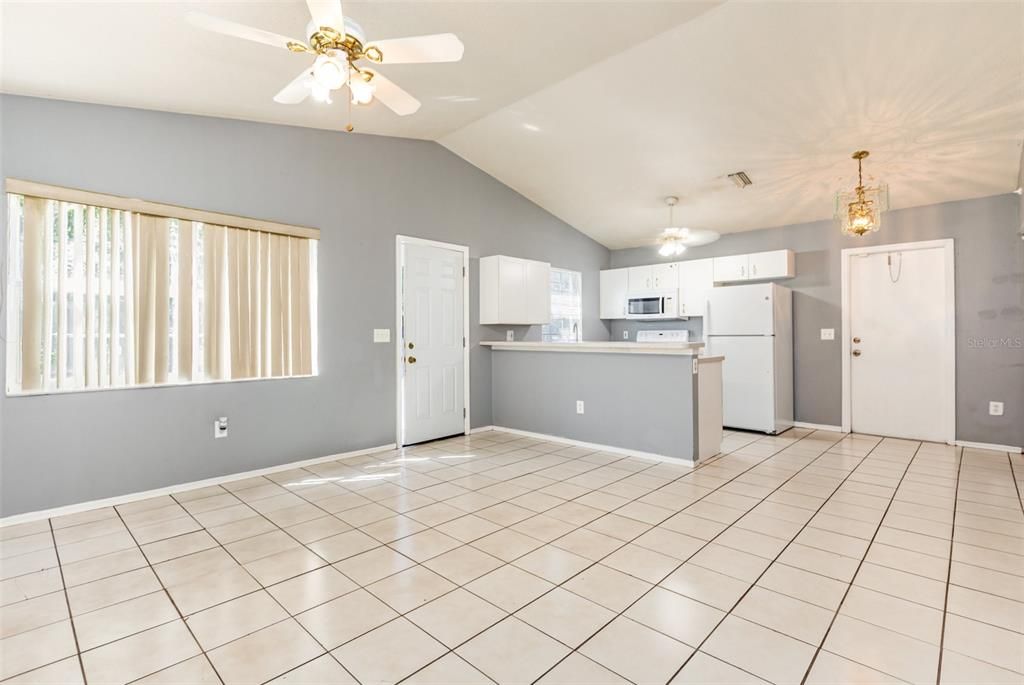 For Sale: $305,000 (4 beds, 2 baths, 1250 Square Feet)