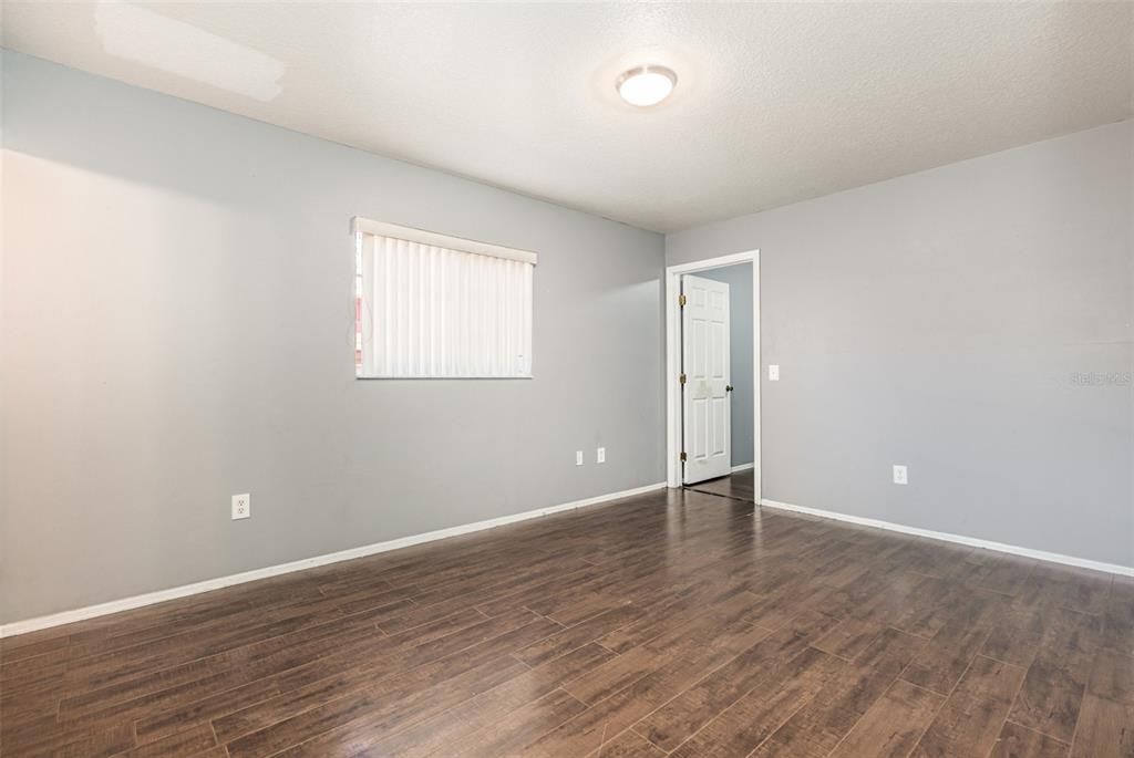 For Sale: $305,000 (4 beds, 2 baths, 1250 Square Feet)