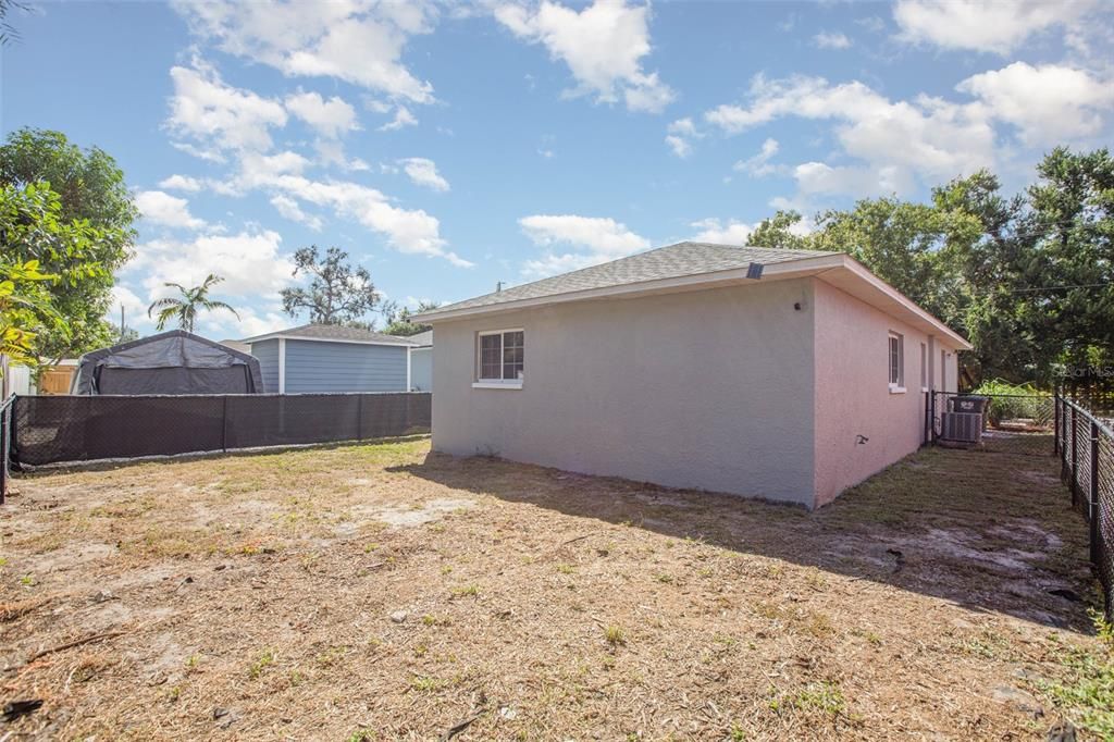 For Sale: $305,000 (4 beds, 2 baths, 1250 Square Feet)