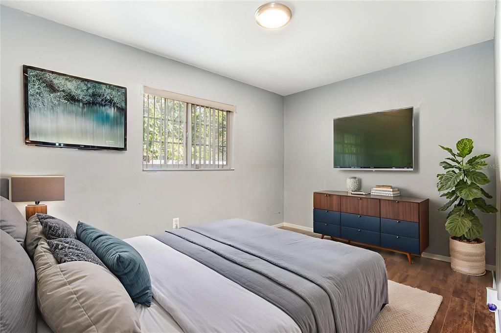 For Sale: $305,000 (4 beds, 2 baths, 1250 Square Feet)