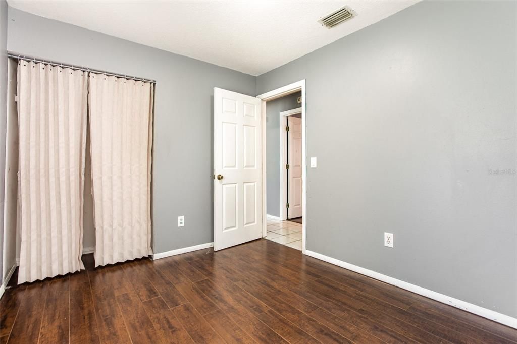 For Sale: $305,000 (4 beds, 2 baths, 1250 Square Feet)