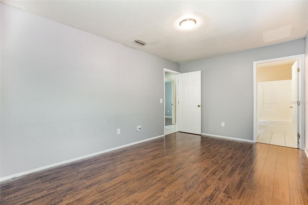 For Sale: $305,000 (4 beds, 2 baths, 1250 Square Feet)