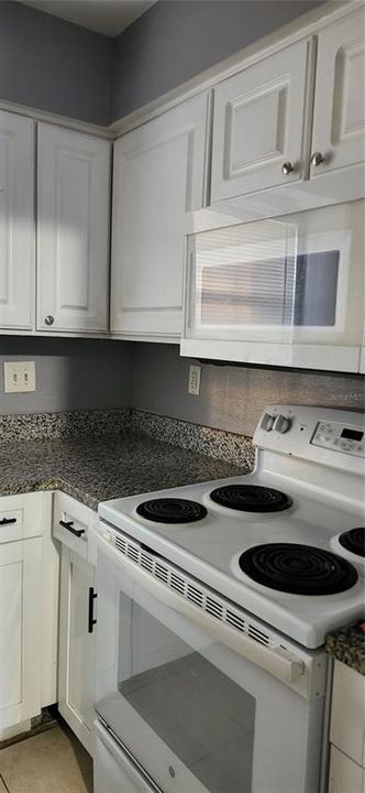 Active With Contract: $2,000 (4 beds, 2 baths, 1390 Square Feet)