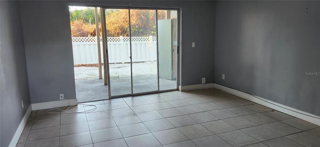 Active With Contract: $2,000 (4 beds, 2 baths, 1390 Square Feet)