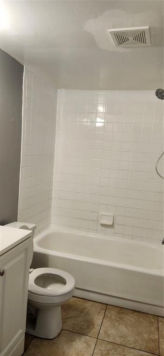 Active With Contract: $2,000 (4 beds, 2 baths, 1390 Square Feet)