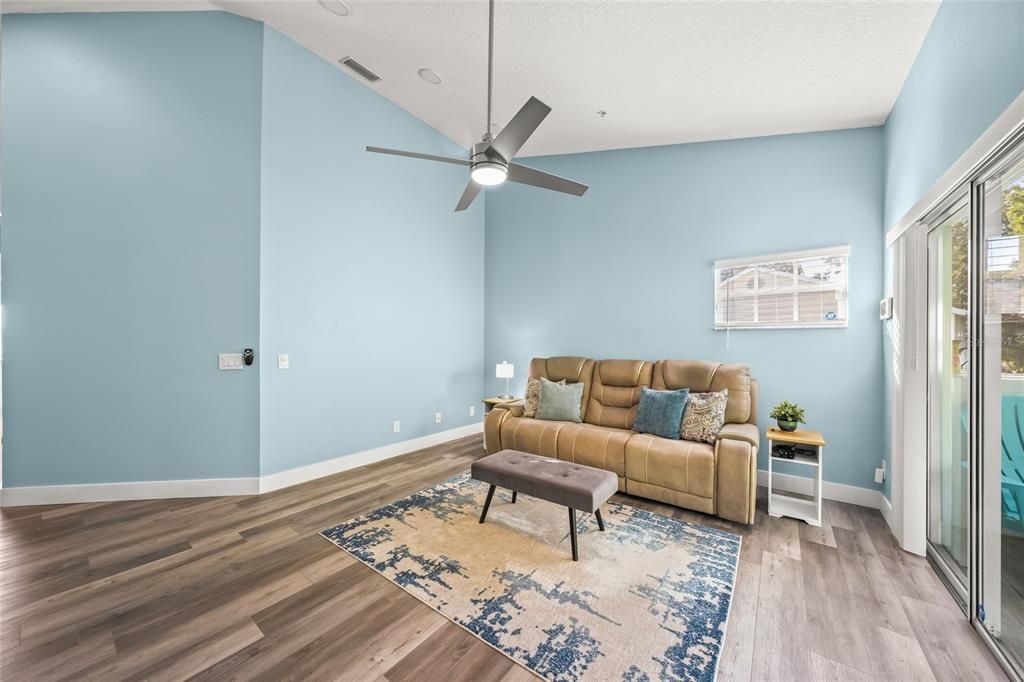 For Sale: $279,999 (3 beds, 2 baths, 1208 Square Feet)