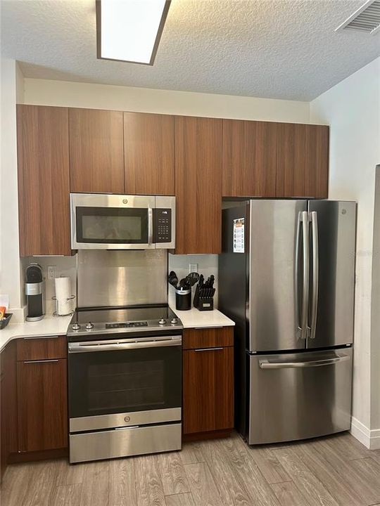 For Sale: $460,000 (3 beds, 3 baths, 1544 Square Feet)