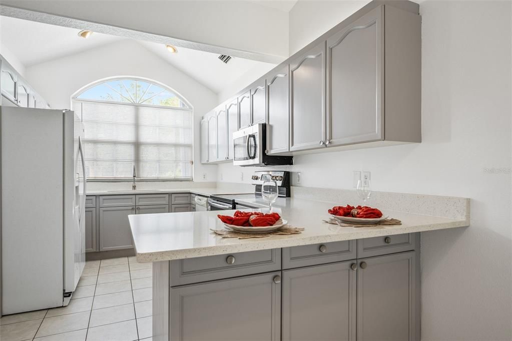 合同活跃: $374,900 (3 贝兹, 2 浴室, 1637 平方英尺)