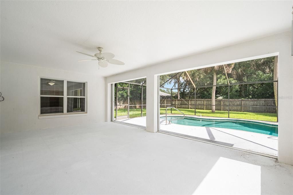 合同活跃: $374,900 (3 贝兹, 2 浴室, 1637 平方英尺)