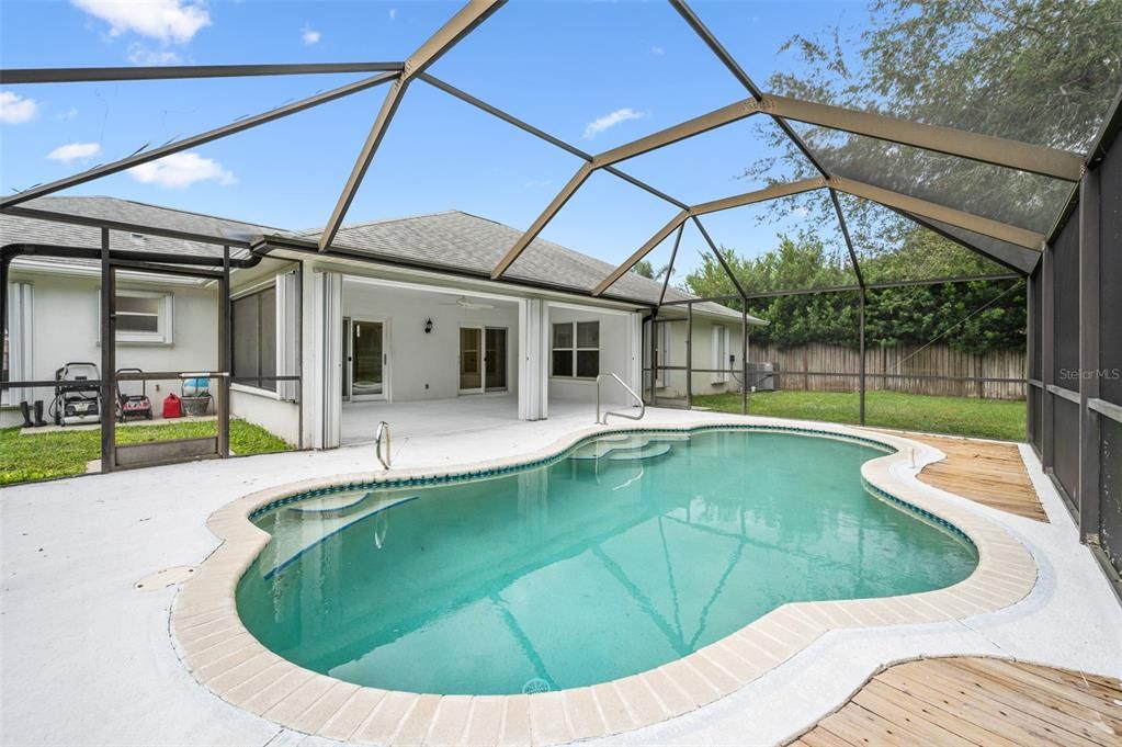 合同活跃: $374,900 (3 贝兹, 2 浴室, 1637 平方英尺)