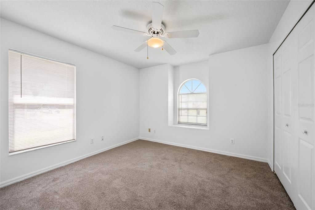 合同活跃: $374,900 (3 贝兹, 2 浴室, 1637 平方英尺)