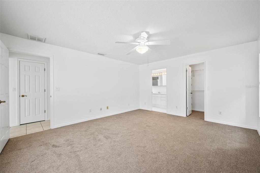 合同活跃: $374,900 (3 贝兹, 2 浴室, 1637 平方英尺)