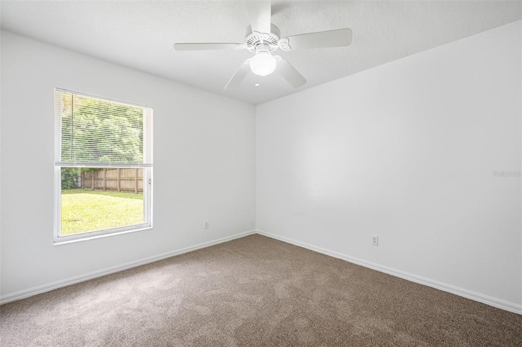 合同活跃: $374,900 (3 贝兹, 2 浴室, 1637 平方英尺)