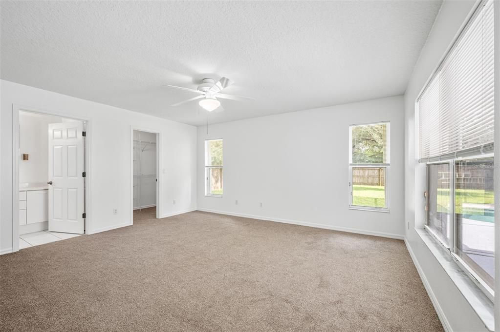 合同活跃: $374,900 (3 贝兹, 2 浴室, 1637 平方英尺)