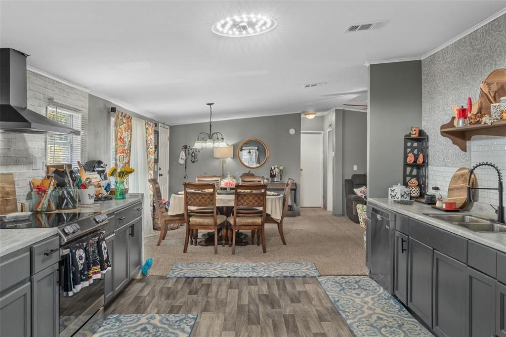 На продажу: $230,000 (3 спален, 2 ванн, 1632 Квадратных фут)