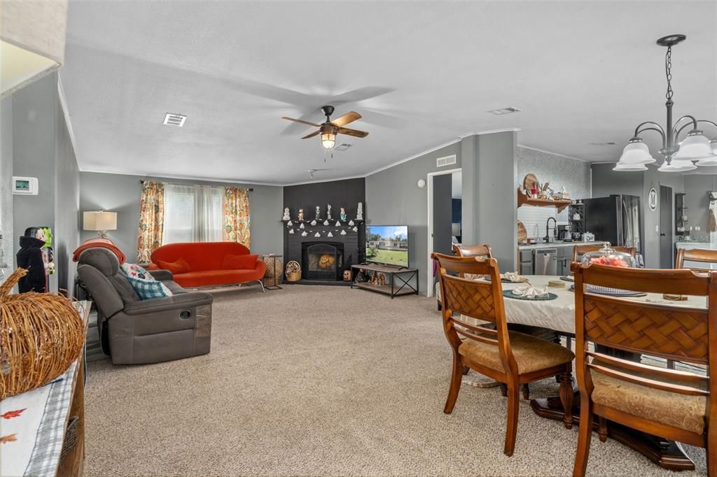 На продажу: $230,000 (3 спален, 2 ванн, 1632 Квадратных фут)