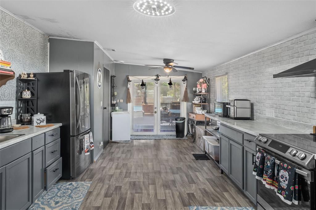 На продажу: $230,000 (3 спален, 2 ванн, 1632 Квадратных фут)