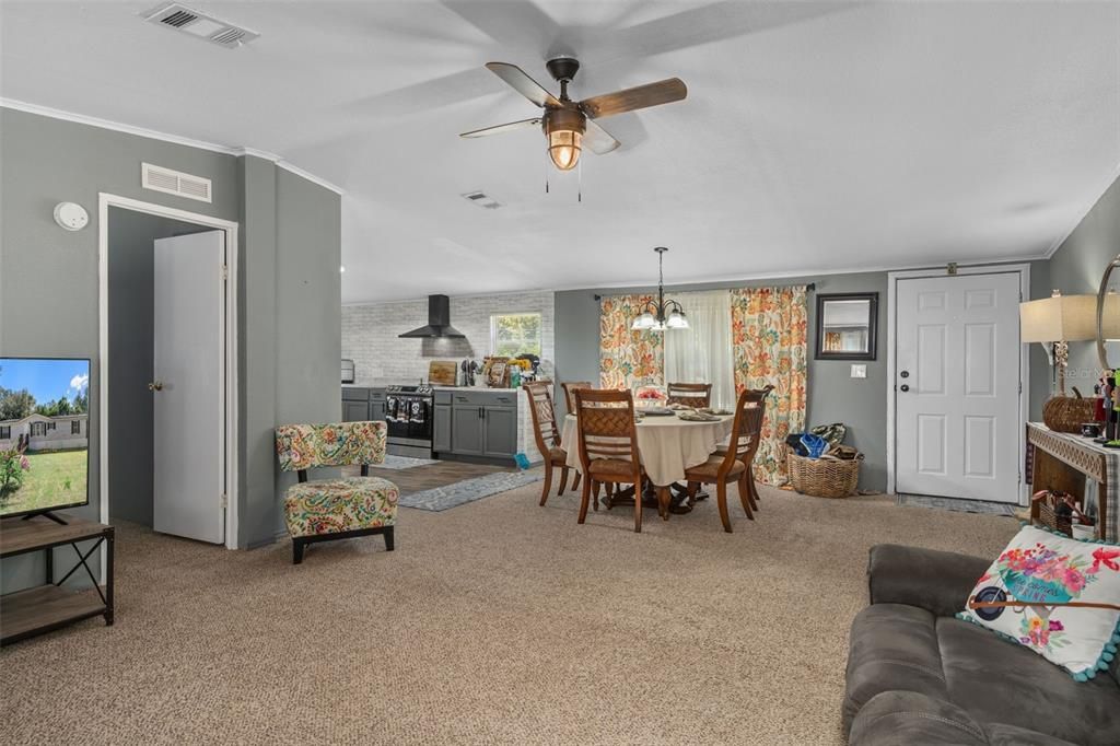 На продажу: $230,000 (3 спален, 2 ванн, 1632 Квадратных фут)